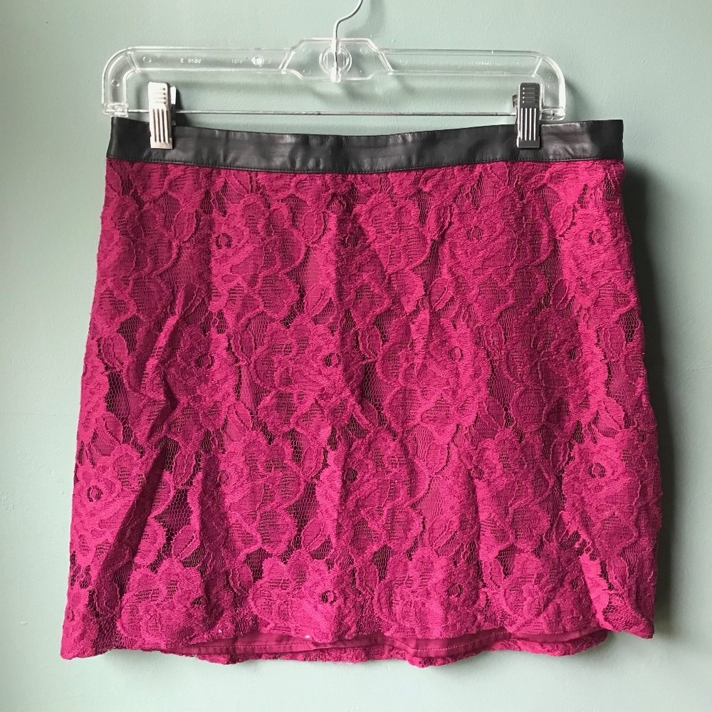 Kensie - Pink Lace Mini-Skirt. Size 8